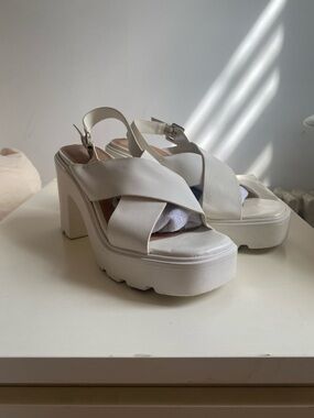 Mia White Platform Slingback Sandals size 6.5